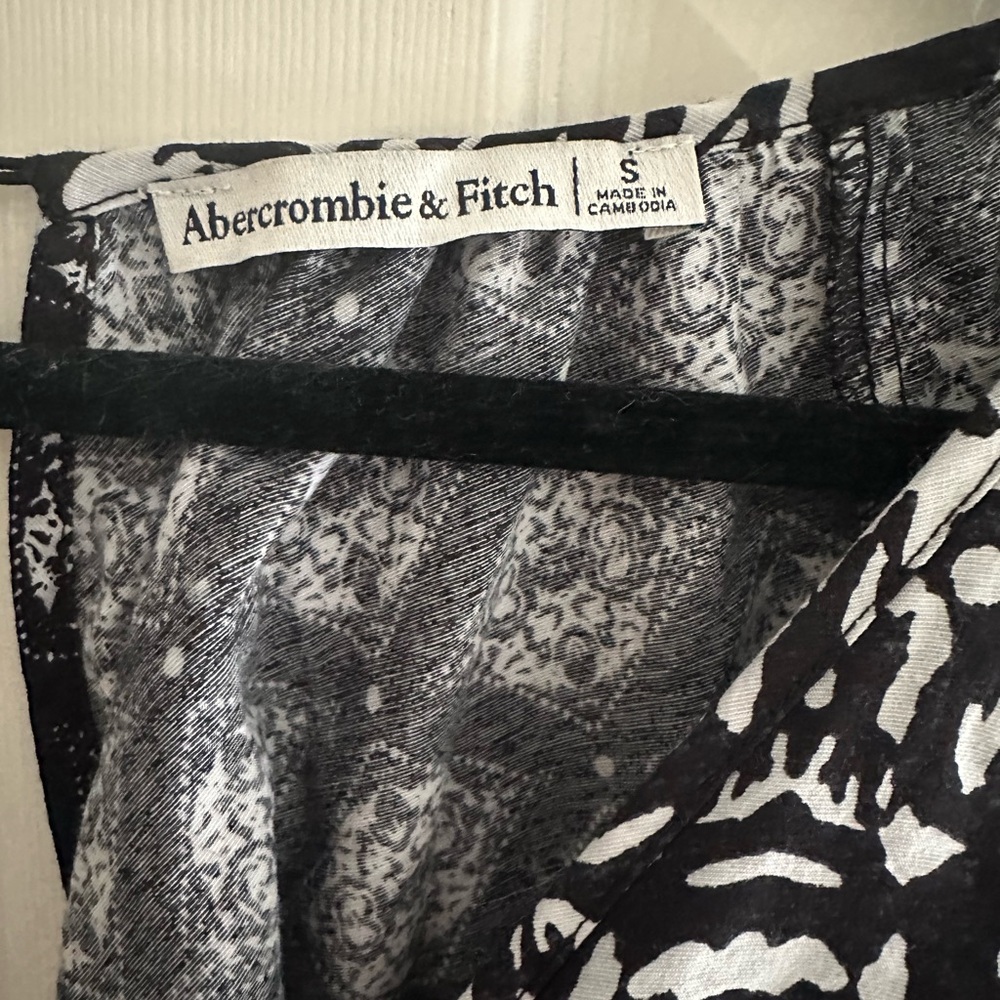 Abercrombie & Fitch Black and White Floral Maxi Dress - Picture 4 of 4